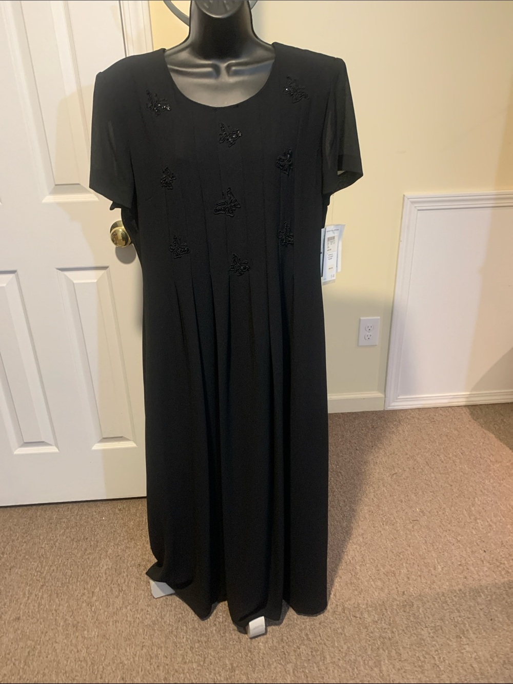 Jessica Howard Black Short-Sleeve Beaded Maxi Dress